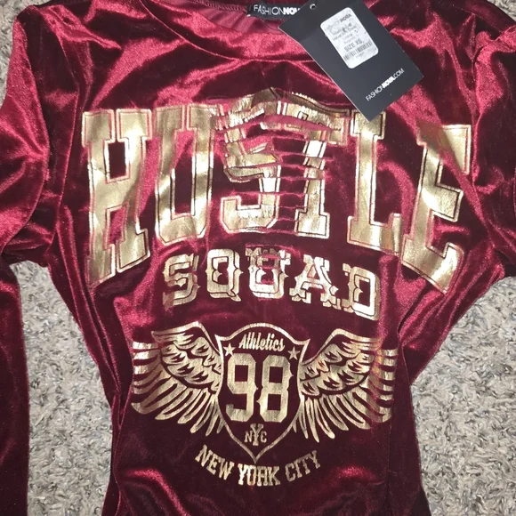 Fashion Nova Hustle Squad Velvet Mini Dress XS Burgundy Gold Metallic NWT - Picture 2 of 4